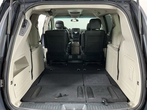 Used 2013 Chrysler Town & Country Touring image 28