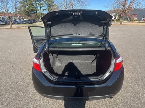 Used 2015 Toyota Corolla L image 21