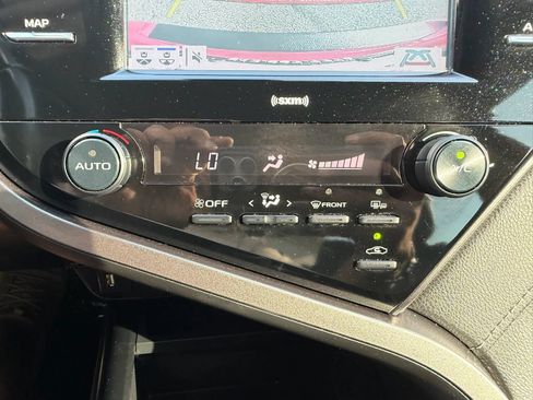 Used 2020 Toyota Camry SE w/ Convenience Package FWD image 39