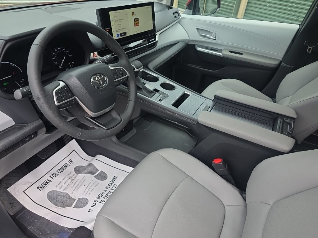 Certified 2026 Toyota Sienna XLE FWD image 11