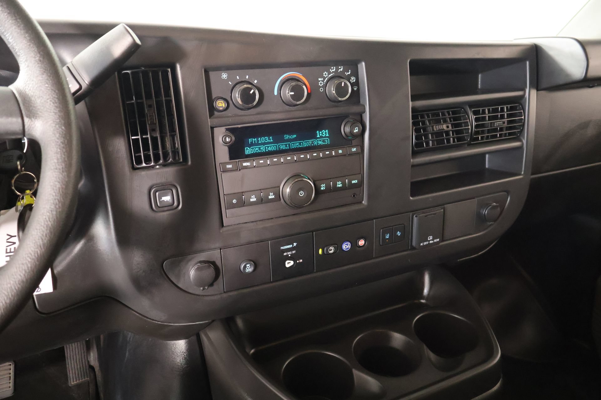 Used 2025 Chevrolet Express 3500 LT w/ LT Preferred Equipment Group RWD image 5