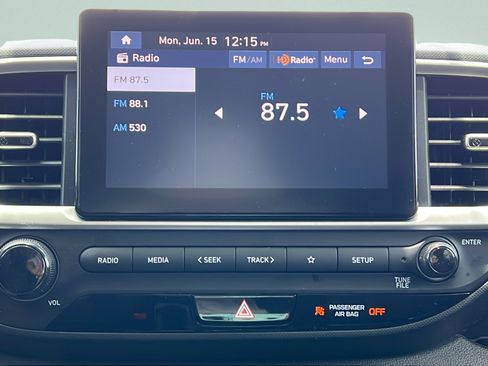 Used 2024 Hyundai Venue SE FWD image 14