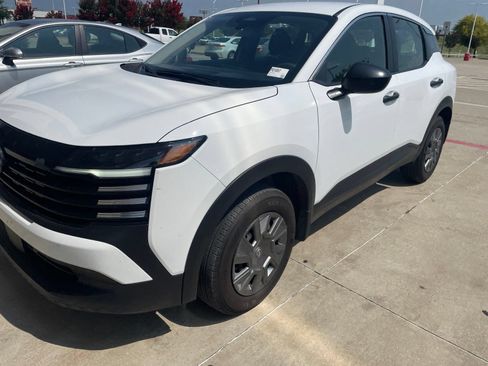 Used 2025 Nissan Kicks S FWD image 1