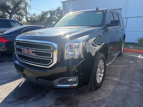 Used 2017 GMC Yukon SLT image 3