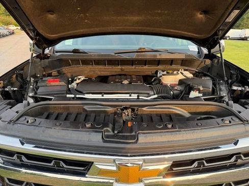 Used 2023 Chevrolet Silverado 1500 LT AWD/4WD image 28