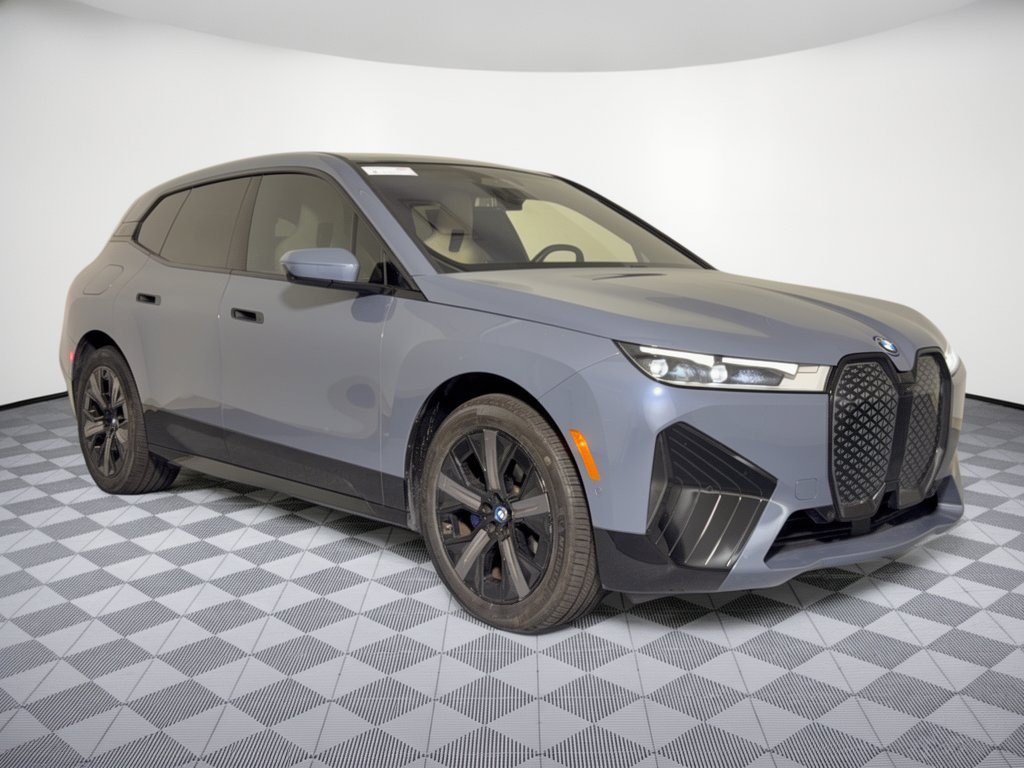 Used 2024 BMW iX xDrive50 w/ Sport Package AWD/4WD image 7