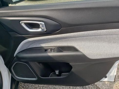 Used 2022 Jeep Compass Latitude image 18