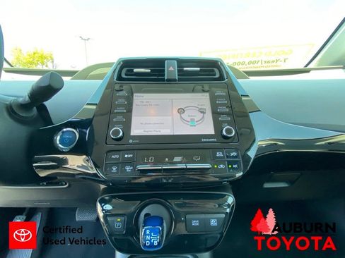 Certified 2022 Toyota Prius L Eco FWD image 39