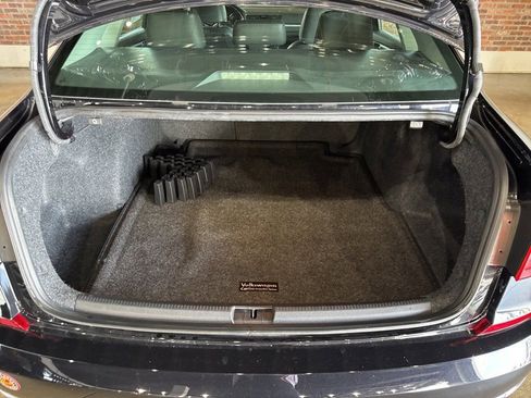 Used 2018 Volkswagen Passat 2.0T R-Line image 36