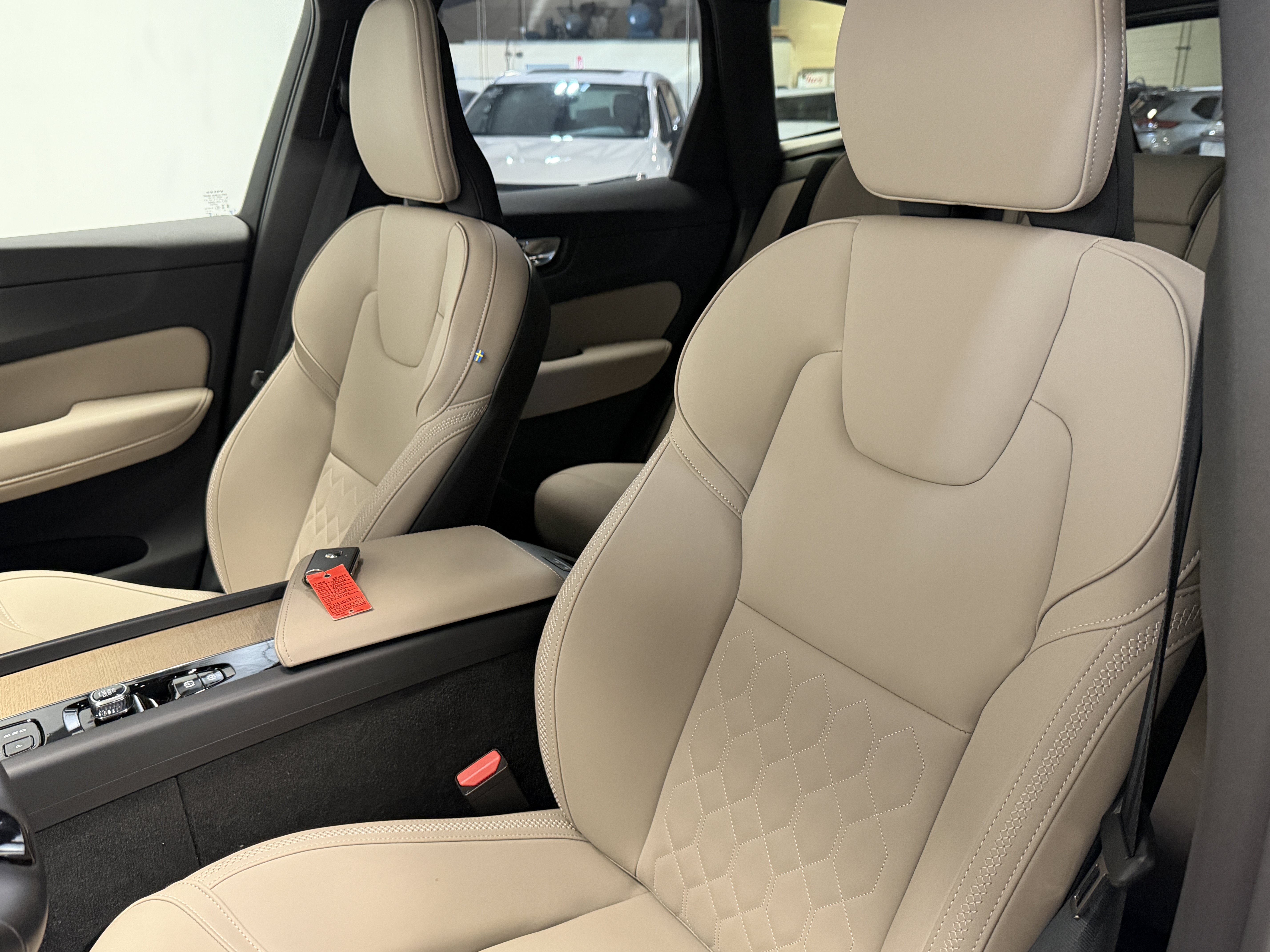 Used 2026 Volvo XC60 B5 Plus AWD/4WD image 19
