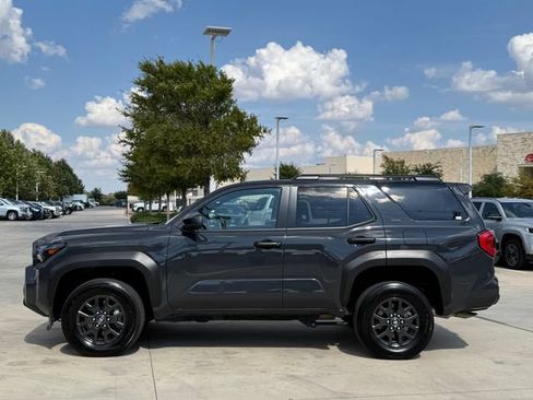 Used 2026 Toyota 4Runner SR5 AWD/4WD image 9
