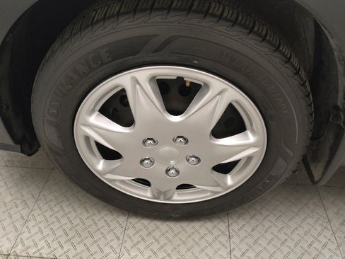 Used 2021 Nissan Kicks S image 31