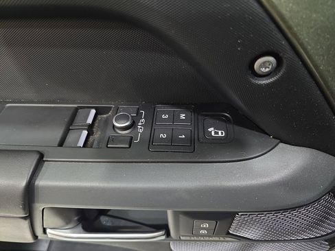 Used 2022 Land Rover Defender 90 X-Dynamic HSE AWD/4WD image 30