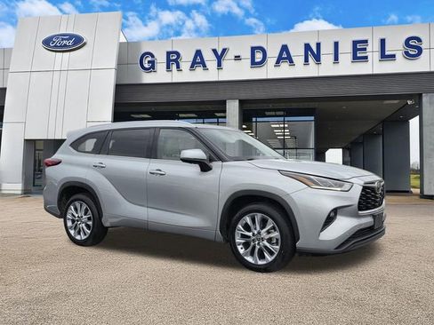 Used 2023 Toyota Highlander Limited FWD image 1