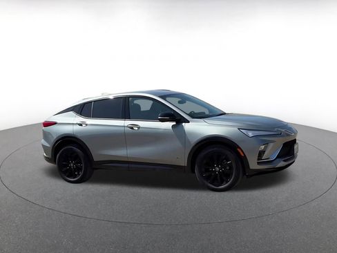 Used 2025 Buick Envista Sport Touring image 2