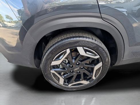 Certified 2025 Kia Seltos SX w/ SX Sunroof Package image 25