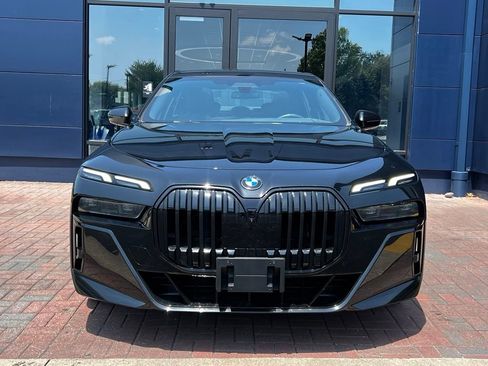 Used 2023 BMW 760i xDrive AWD/4WD image 8