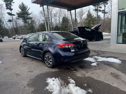 Used 2025 Toyota Corolla LE image 3