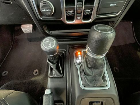 Used 2021 Jeep Wrangler Unlimited Sport image 29