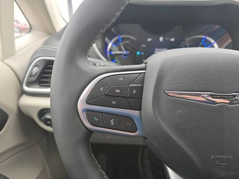 Used 2024 Chrysler Pacifica Limited FWD image 19