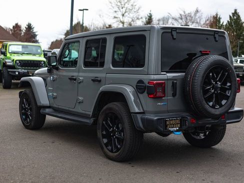 Used 2022 Jeep Wrangler Unlimited Sahara w/ Cold Weather Group image 12