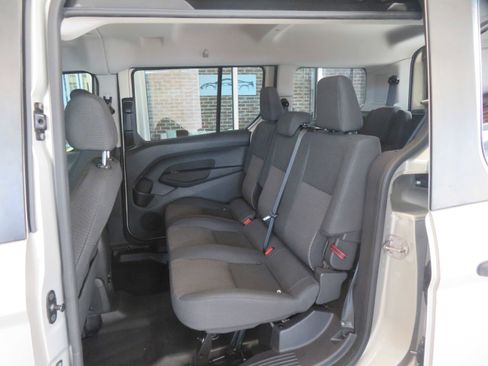 Used 2016 Ford Transit Connect XL image 17