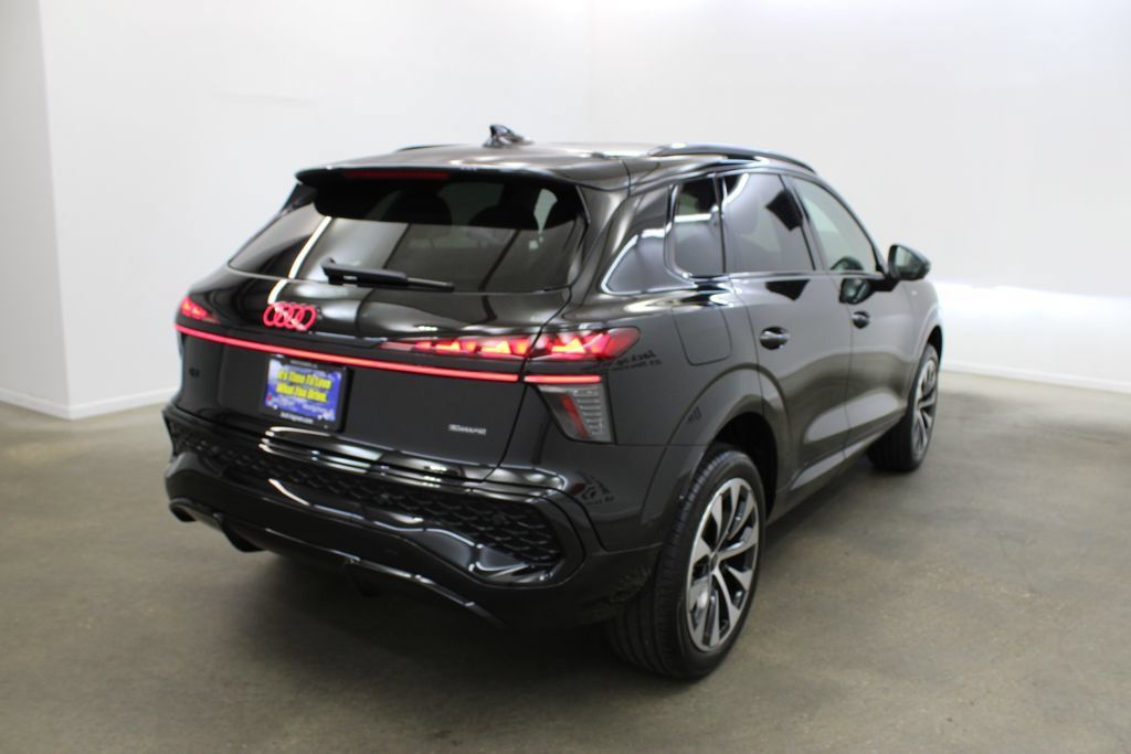 New 2026 Audi Q3 quattro 2.0T AWD/4WD image 5