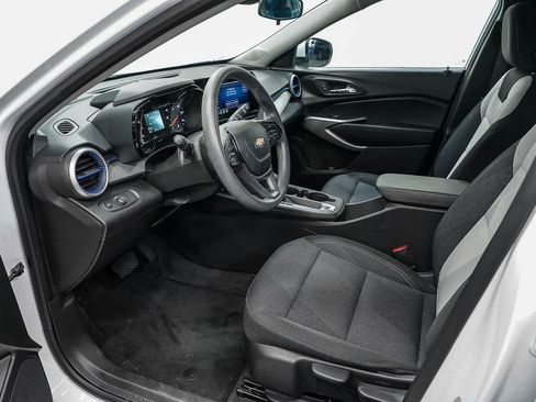 Used 2024 Chevrolet Trax LS w/ LS Convenience Package FWD image 17