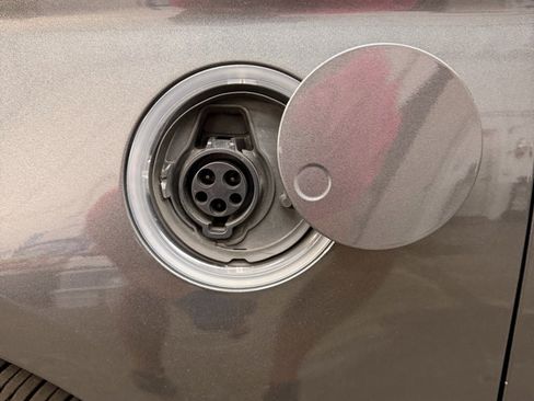 Used 2016 Ford Fusion Energi Titanium image 9