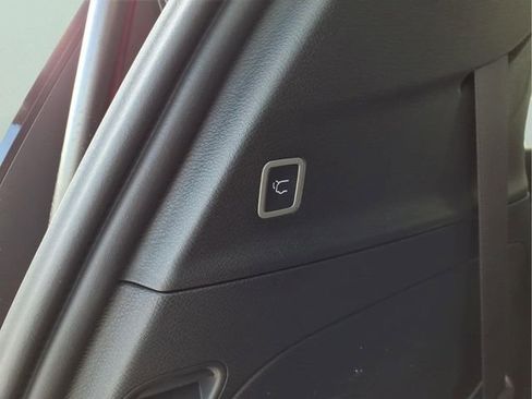 New 2026 Chrysler Pacifica Limited AWD/4WD image 8