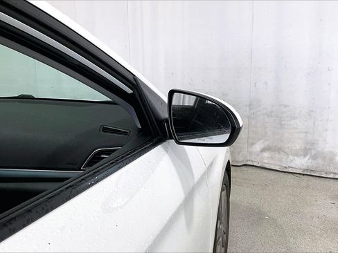 Used 2018 Hyundai Elantra Value Edition FWD image 11