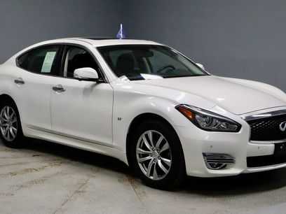 Used 2017 INFINITI Q70 3.7 w/ Technology Package