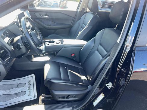 Used 2022 Nissan Rogue SV w/ SV Premium Package image 13