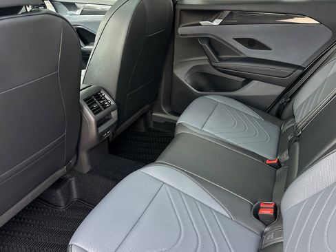 New 2026 Volkswagen Tiguan SE R-Line FWD image 10