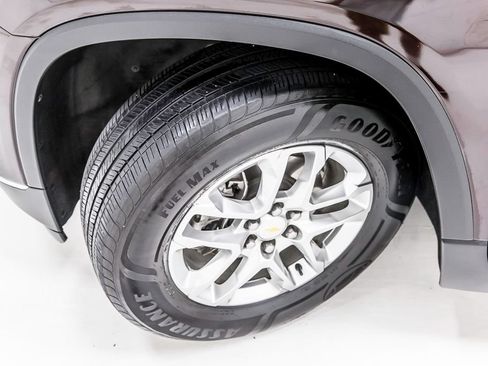 Used 2021 Chevrolet Traverse LT FWD image 12