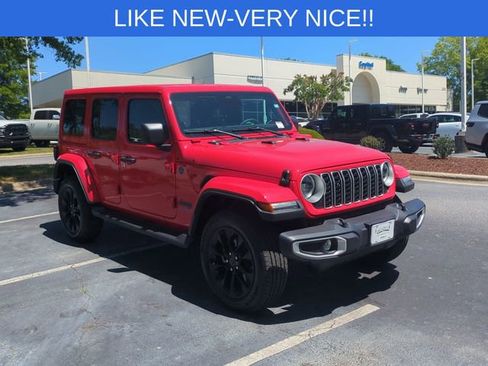 Used 2025 Jeep Wrangler Unlimited Sahara AWD/4WD image 7