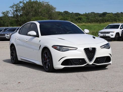 Used 2018 Alfa Romeo Giulia Quadrifoglio w/ Driver Assist Dynamic Package RWD image 4
