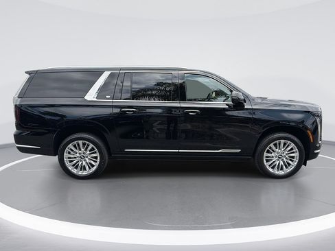 Certified 2026 Cadillac Escalade ESV Luxury AWD/4WD image 3
