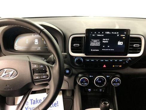 Used 2023 Hyundai Venue Limited FWD image 19
