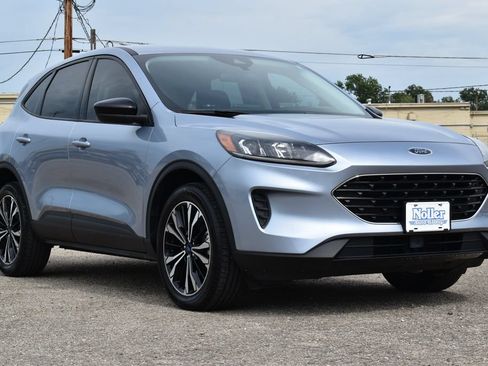 Used 2022 Ford Escape SE w/ SE Sport Appearance Package AWD/4WD image 3