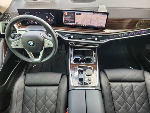 Used 2025 BMW X7 xDrive40i AWD/4WD image 26