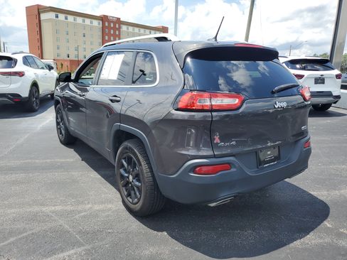 Used 2015 Jeep Cherokee Latitude w/ Comfort/Convenience Group AWD/4WD image 2
