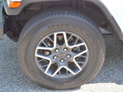 Used 2025 Jeep Wrangler Unlimited Sahara AWD/4WD image 13