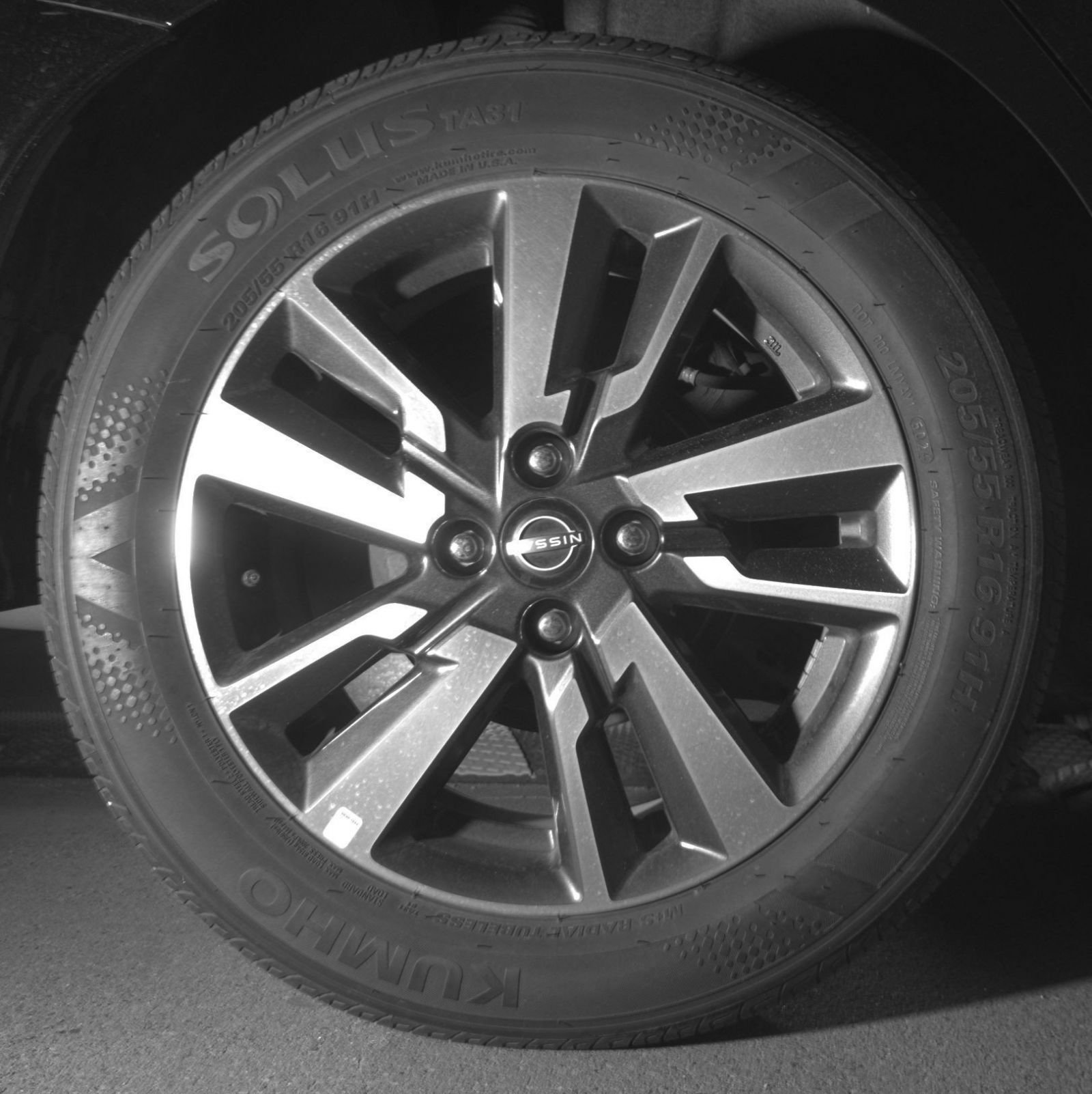 Used 2025 Nissan Versa SV FWD image 18