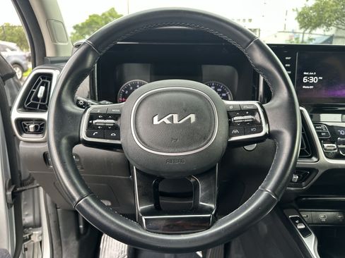 Certified 2022 Kia Sorento S FWD image 11
