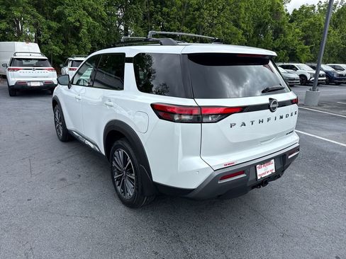 New 2026 Nissan Pathfinder Platinum FWD image 3