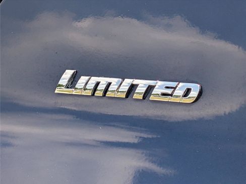 Used 2018 Toyota 4Runner Limited AWD/4WD image 10