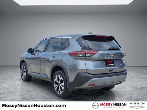 Used 2023 Nissan Rogue SV FWD image 2