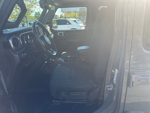 Used 2021 Jeep Gladiator Sport image 9