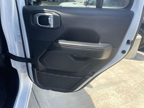 Used 2025 Jeep Wrangler Unlimited Sahara AWD/4WD image 36
